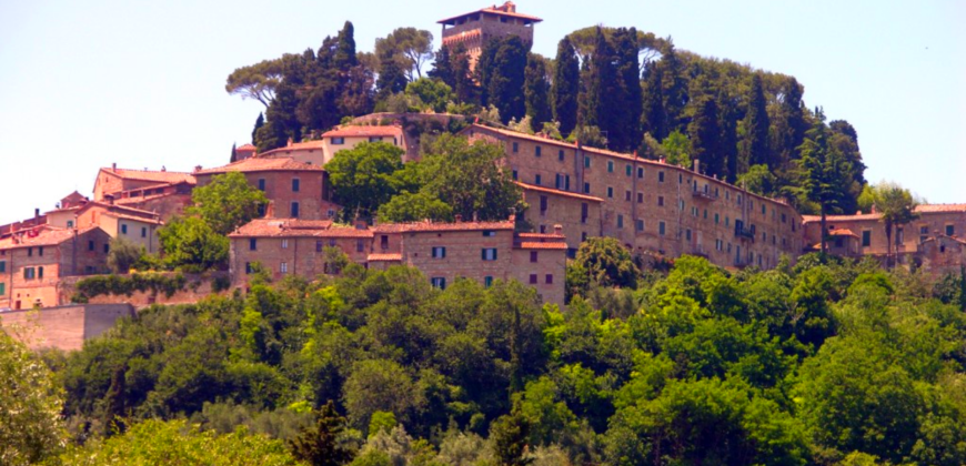 Cetona (Siena), bellissimo appartamento panoramico in palazzo d’epoca