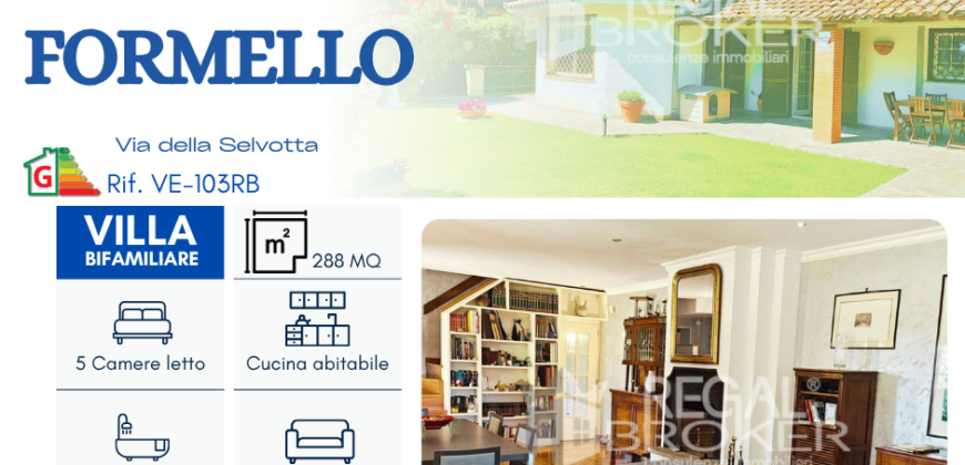 Formello, villa bifamiliare con due piscine