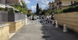 Roma Prato Fiorito, ufficio con posto auto