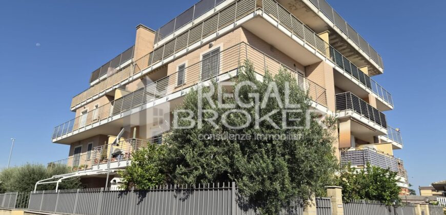 Roma Prato Fiorito, ufficio con posto auto